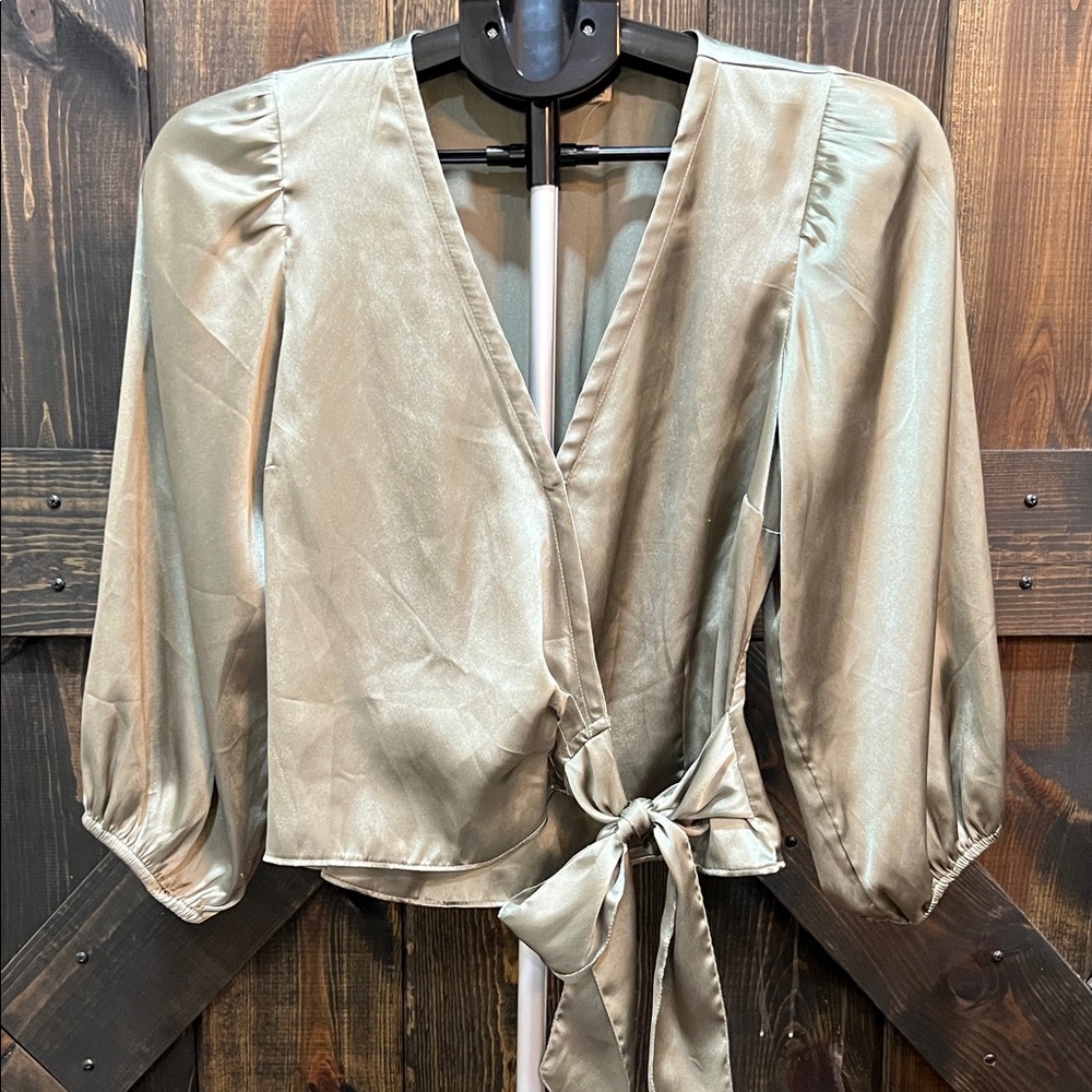 Abercrombie & Fitch Satin Wrap Top S‎ Green Smocked Puff Sleeve Preppy Glam Crop